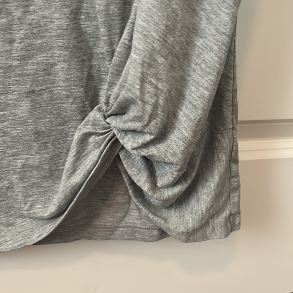 Size medium tee ! - Picture 2 of 4